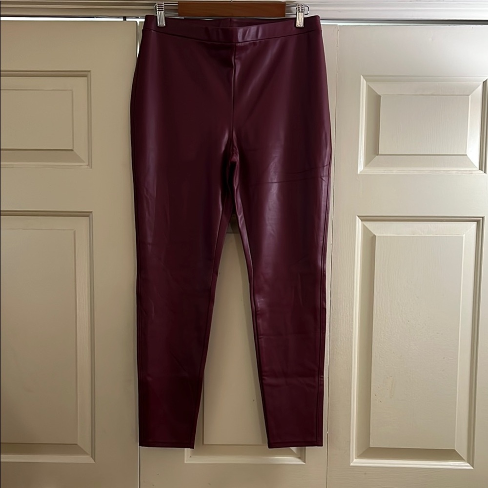 Chico's NWOT Burgundy Faux Leather Leggings Sleek Stylish size 1 or women’s sm